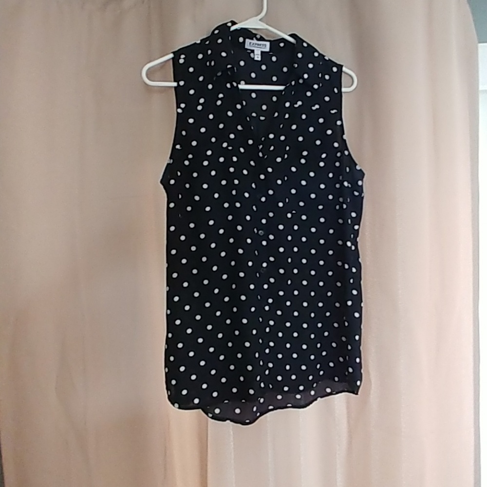 Sleeveless button up